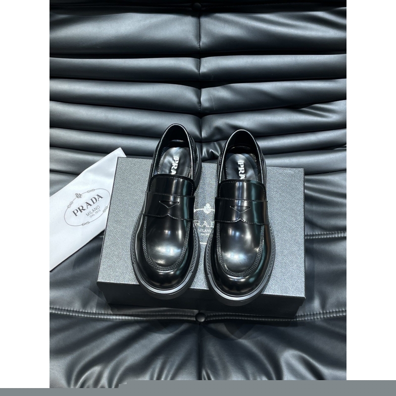 Pra*a leather shoes